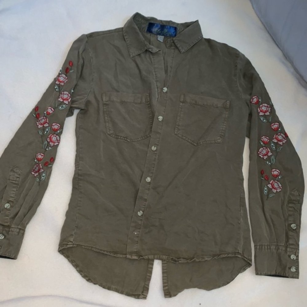 Army green long sleeve with embroidered flowers